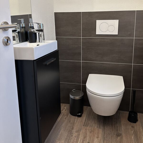 Modernes WC im Obergeschoss des Ferienhauses in Balgheim