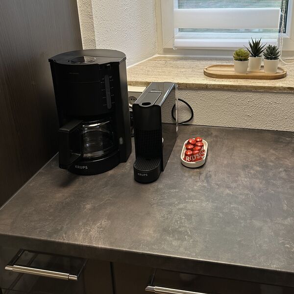 Kaffeemaschine und Nespresso Maschine in der Küche des Ferienhauses in Balgheim